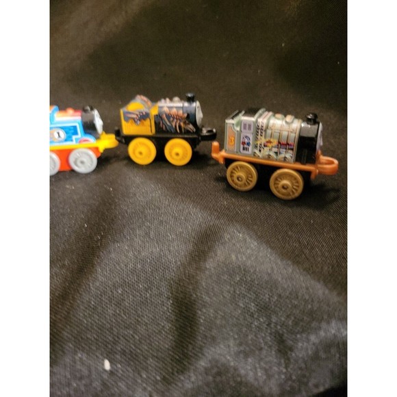 Thomas The Tank Engine Train  Friends Minis Micro Mini Trains Lot of 5 - Picture 4 of 14